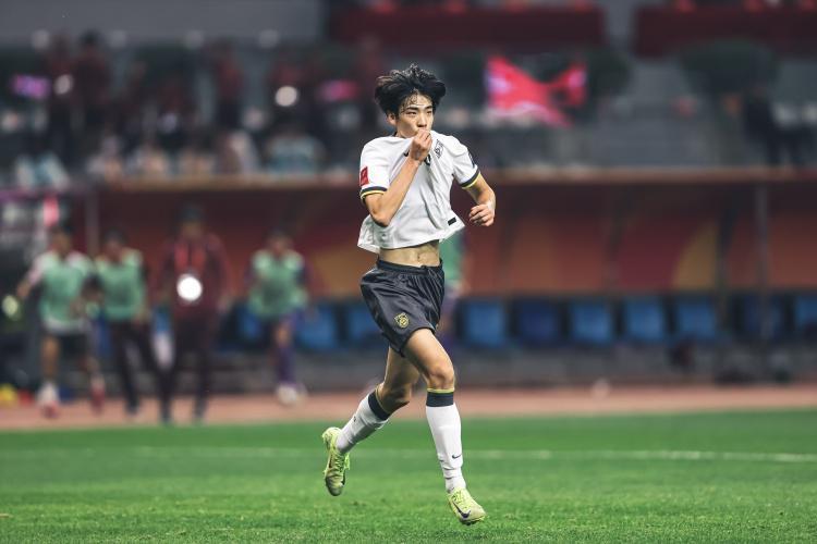 媒体人：得踢得像个职业队，不能让一般的队伍在我们面前成为强队